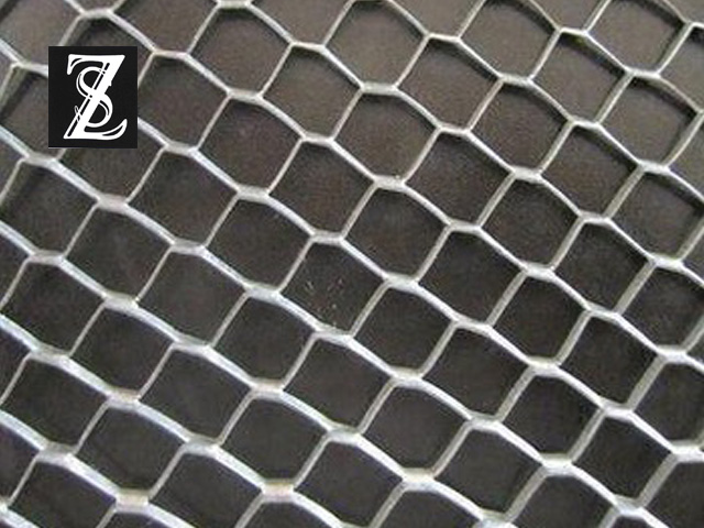 Diamond mesh lath