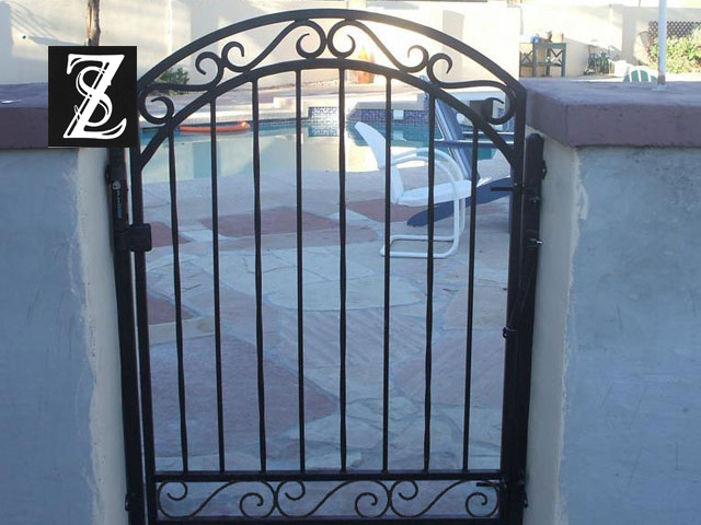 Pedestrian gate 